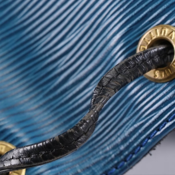 Louis Vuitton Noè Petit Bucket Bag in Toledo Blue and Black Epi Leather - Picture 6 of 8